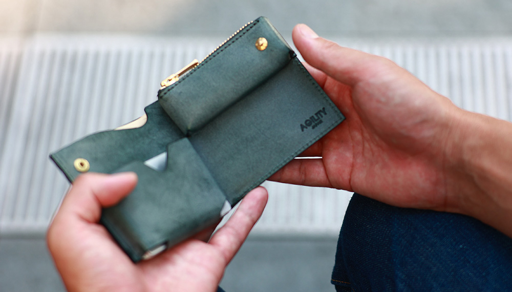 二つ折り財布 二層式 コンパクト 使いやすい 小さい 大容量 カード多い 本革